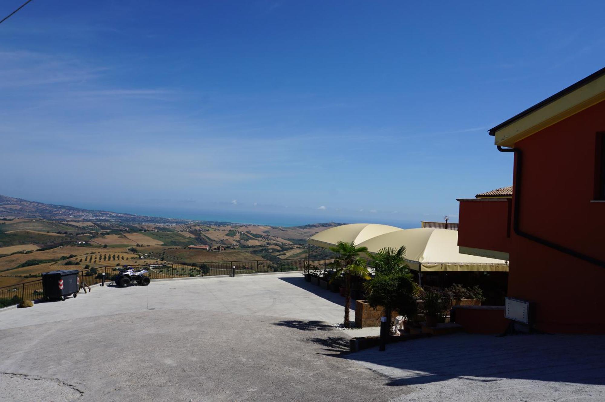 La Terrazza Motta Bed & Breakfast Атри Екстериор снимка