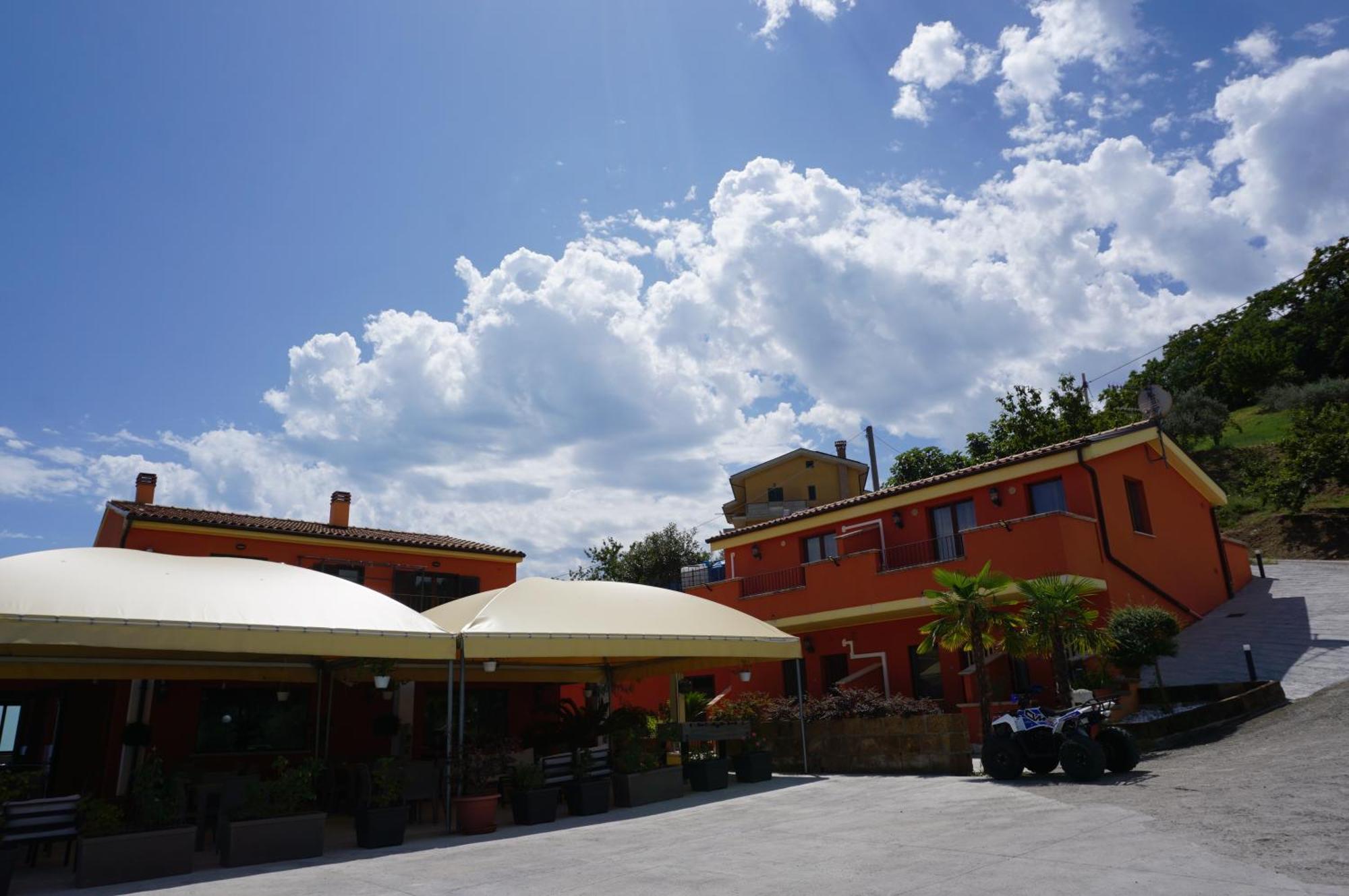 La Terrazza Motta Bed & Breakfast Атри Екстериор снимка