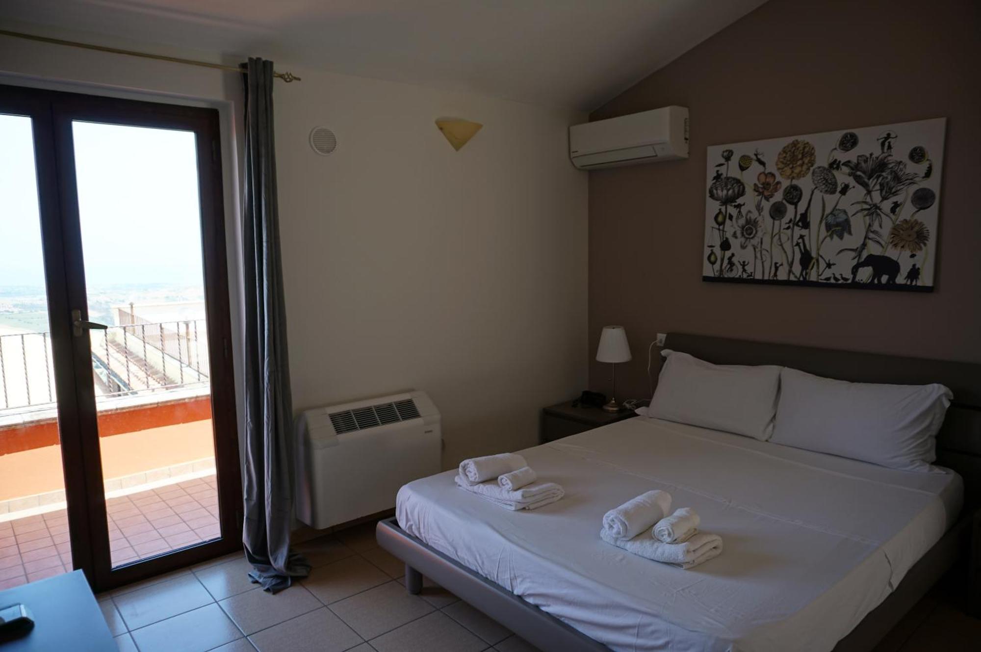 La Terrazza Motta Bed & Breakfast Атри Екстериор снимка